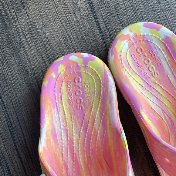 NWOT Crocs Unisex Marbled Slides in Pink and Orange - Picture 3 of 7
